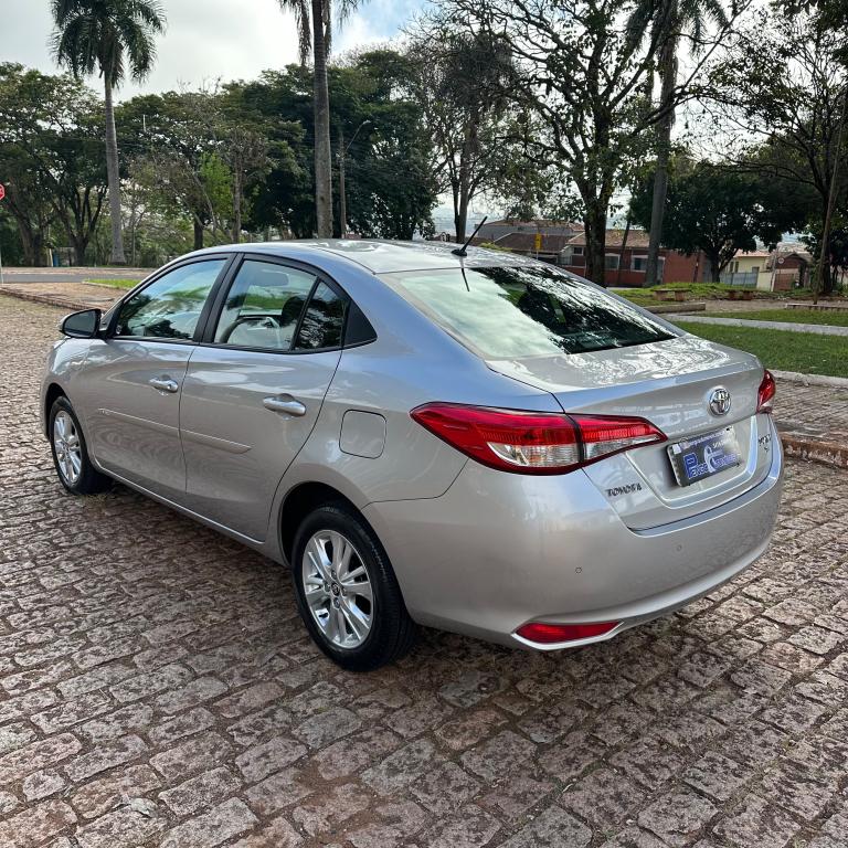 TOYOTA Yaris Sedan - Foto