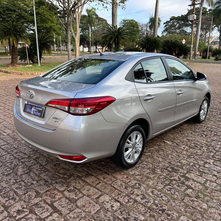 TOYOTA Yaris Sedan - Foto