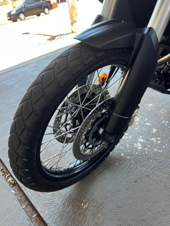 TRIUMPH Tiger 800 - Foto