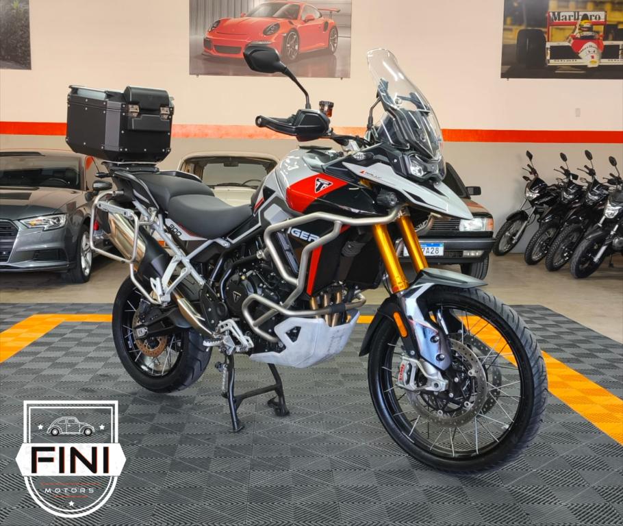 TRIUMPH Tiger 900