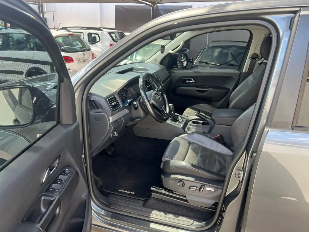 VOLKSWAGEN Amarok - Foto