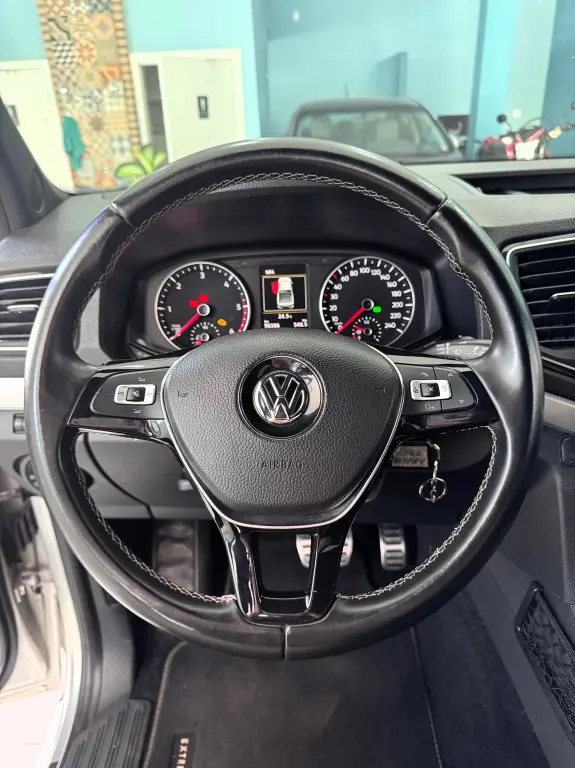 VOLKSWAGEN Amarok - Foto