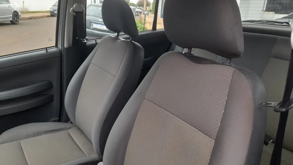 VOLKSWAGEN Fox - Foto