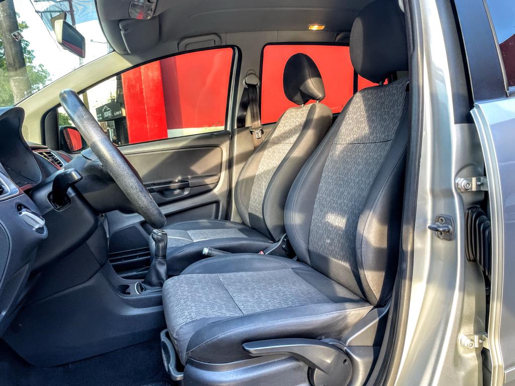 VOLKSWAGEN Fox - Foto