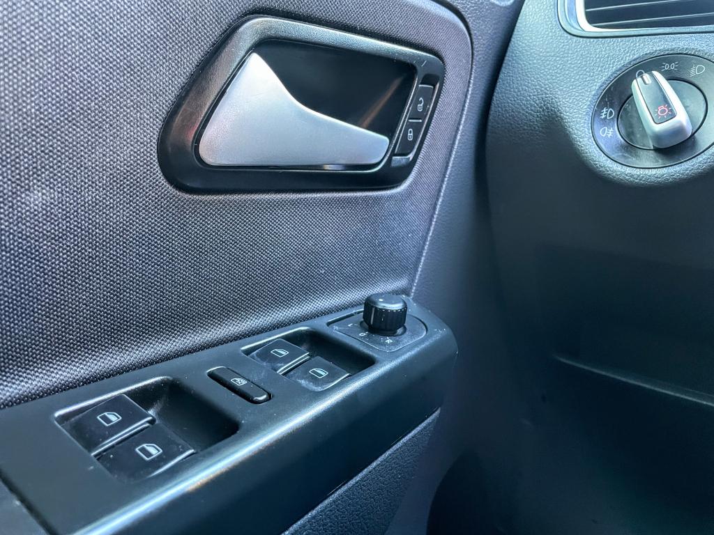 VOLKSWAGEN Fox - Foto