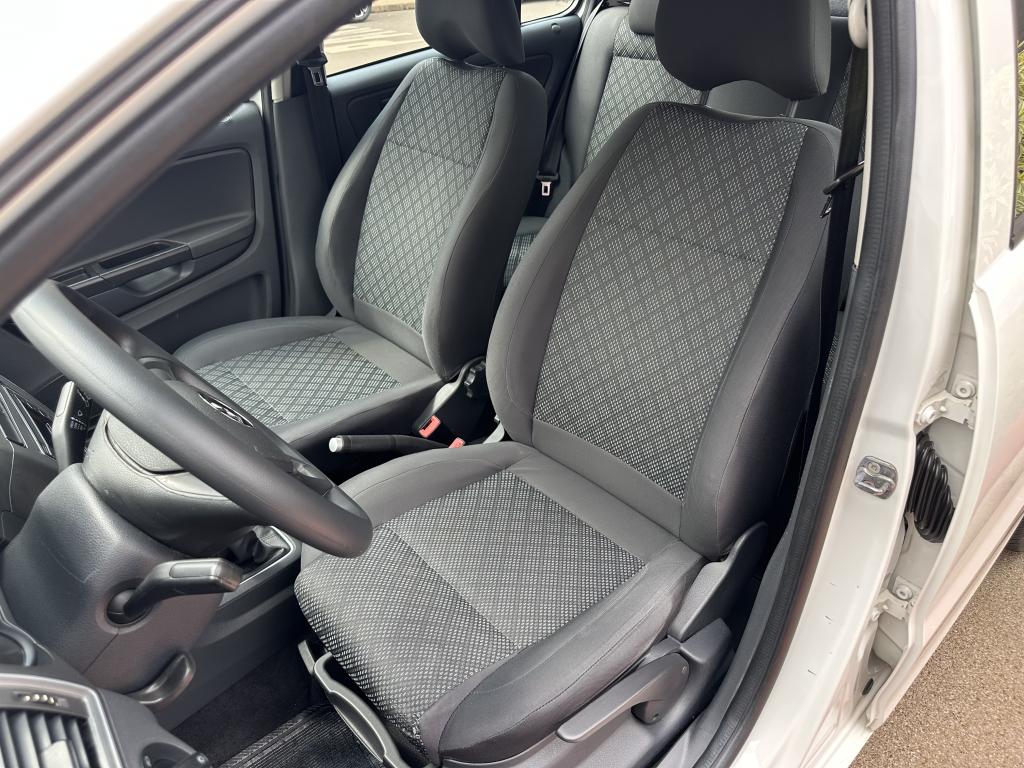 VOLKSWAGEN Fox - Foto