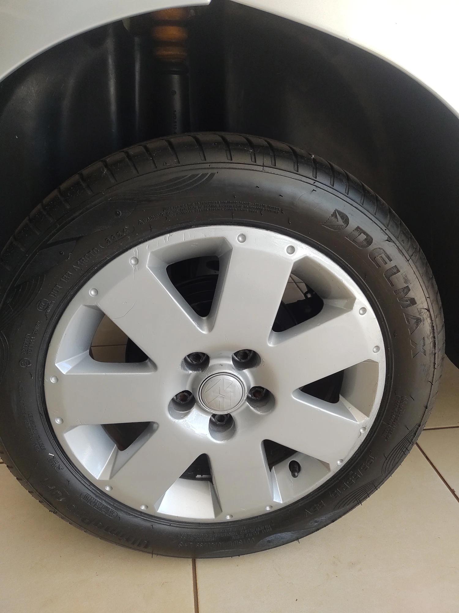 VOLKSWAGEN Fox - Foto