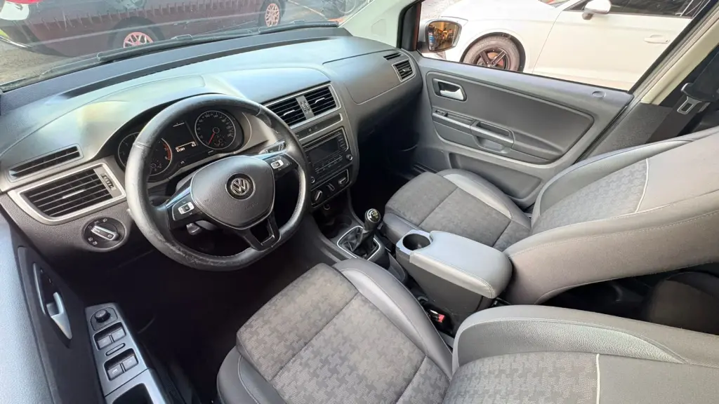 VOLKSWAGEN Fox - Foto