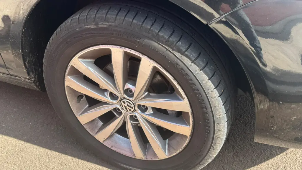 VOLKSWAGEN Fox - Foto