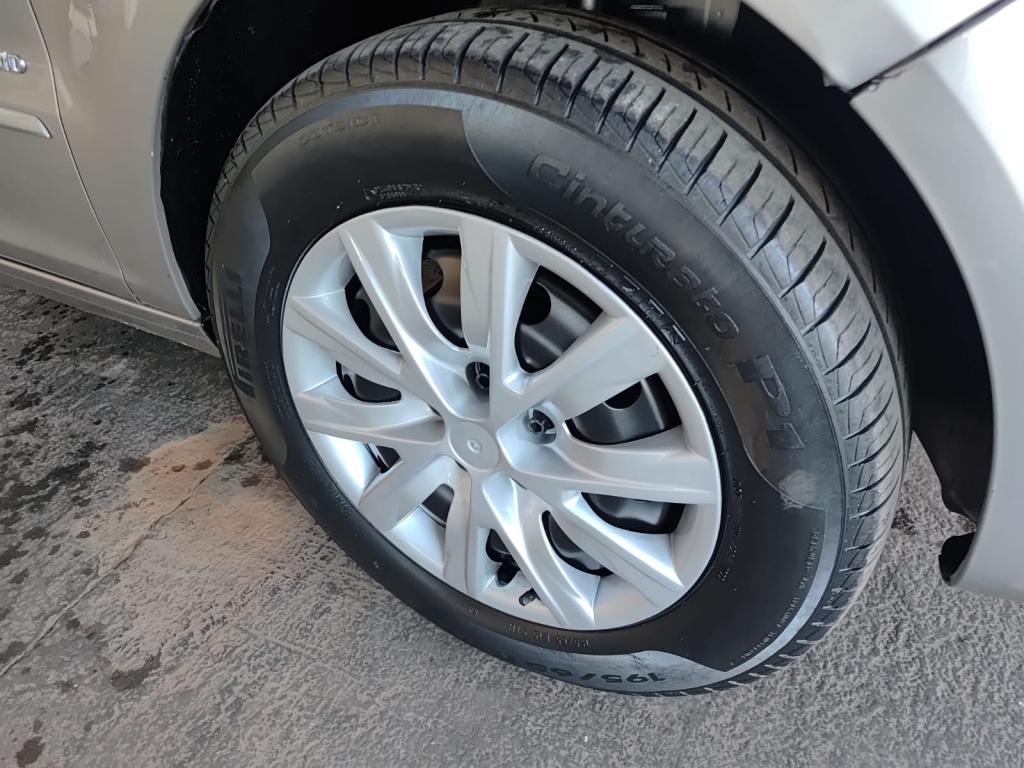 VOLKSWAGEN Fox - Foto