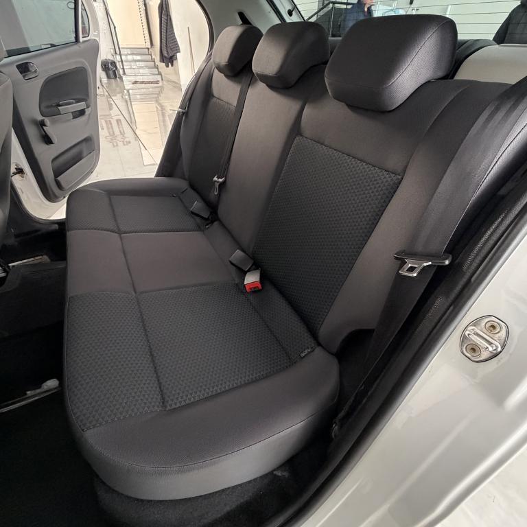 VOLKSWAGEN Gol - Foto