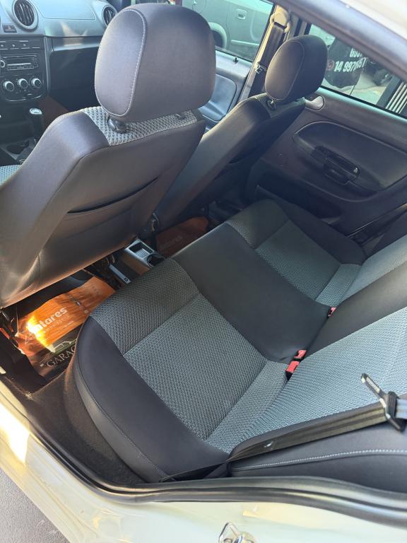 VOLKSWAGEN Gol - Foto