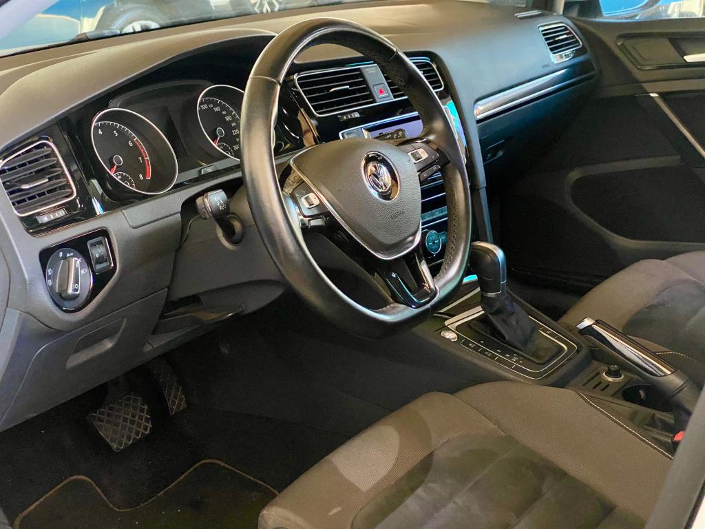 VOLKSWAGEN Golf - Foto