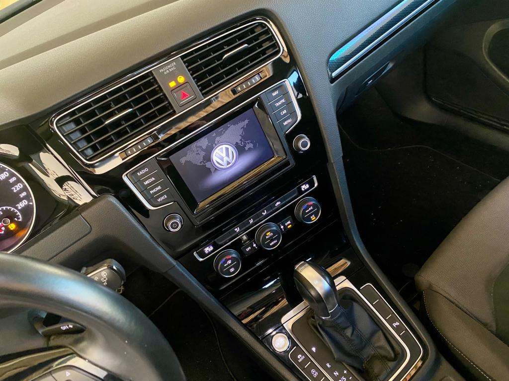 VOLKSWAGEN Golf - Foto
