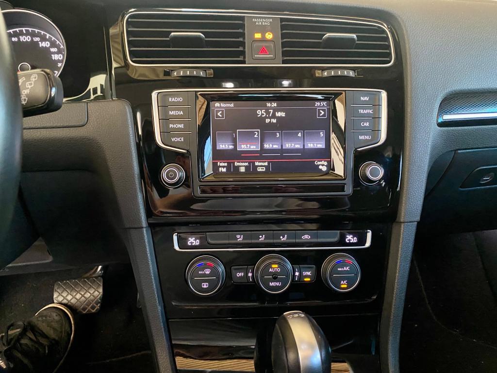 VOLKSWAGEN Golf - Foto