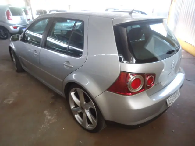 VOLKSWAGEN Golf - Foto