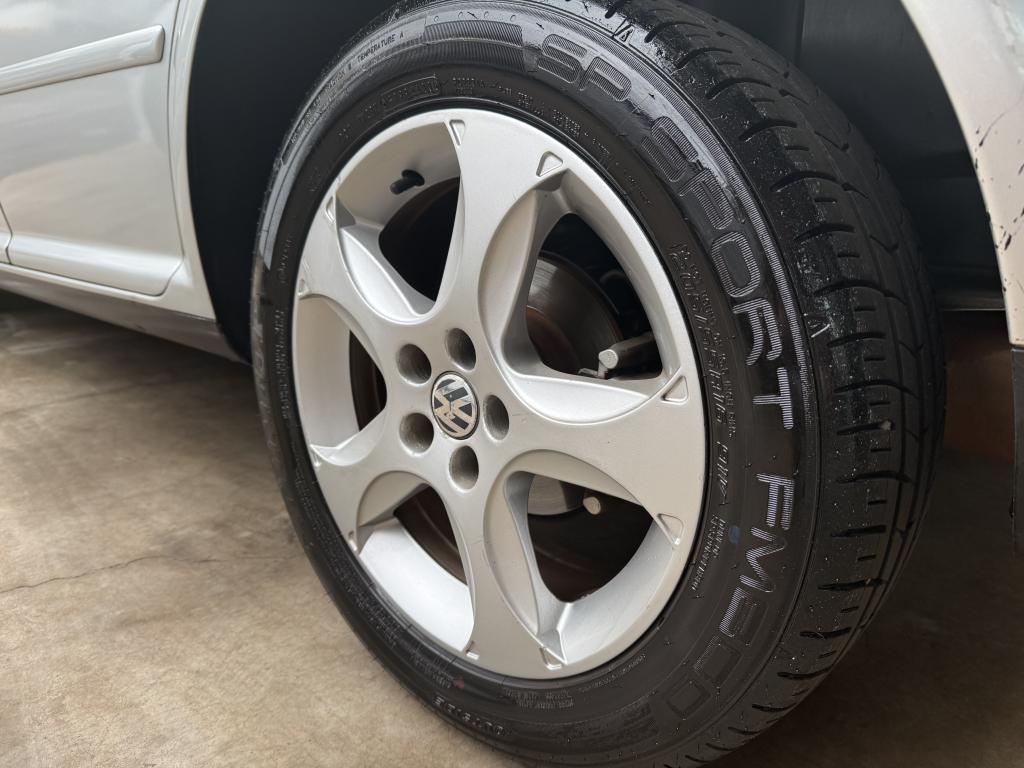 VOLKSWAGEN Golf - Foto