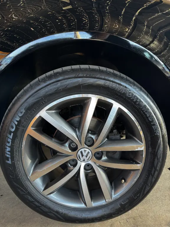 VOLKSWAGEN Golf - Foto