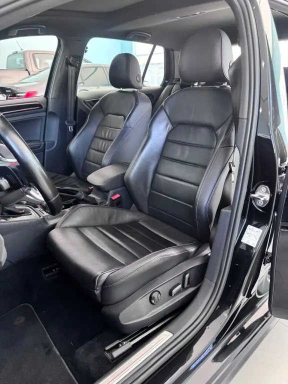 VOLKSWAGEN Golf - Foto