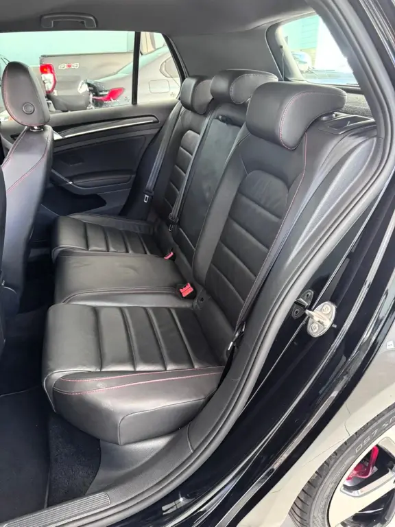 VOLKSWAGEN Golf - Foto