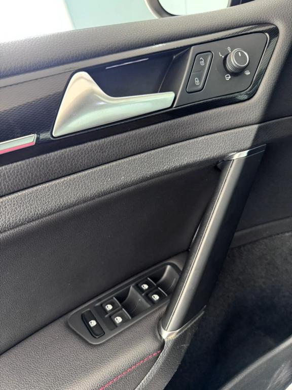 VOLKSWAGEN Golf - Foto