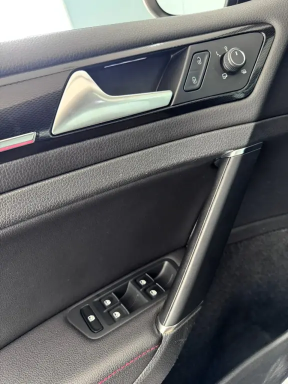 VOLKSWAGEN Golf - Foto