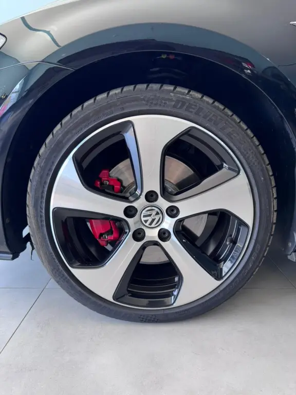 VOLKSWAGEN Golf - Foto