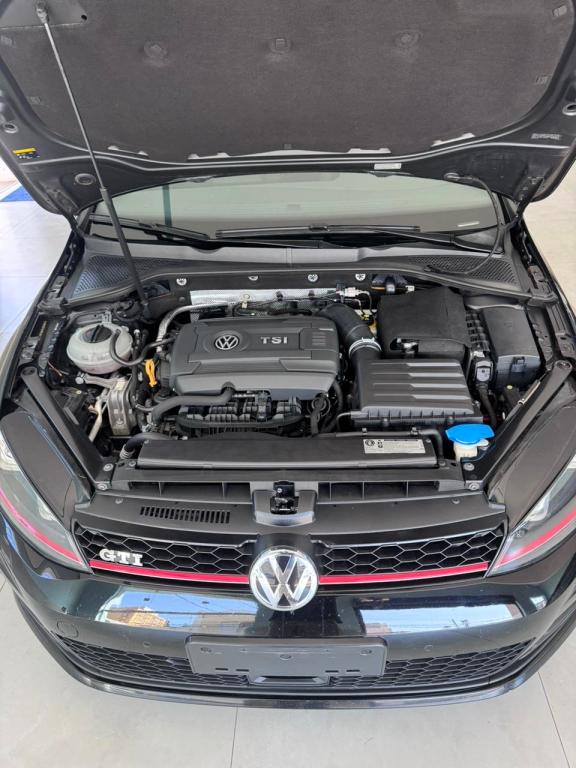 VOLKSWAGEN Golf - Foto