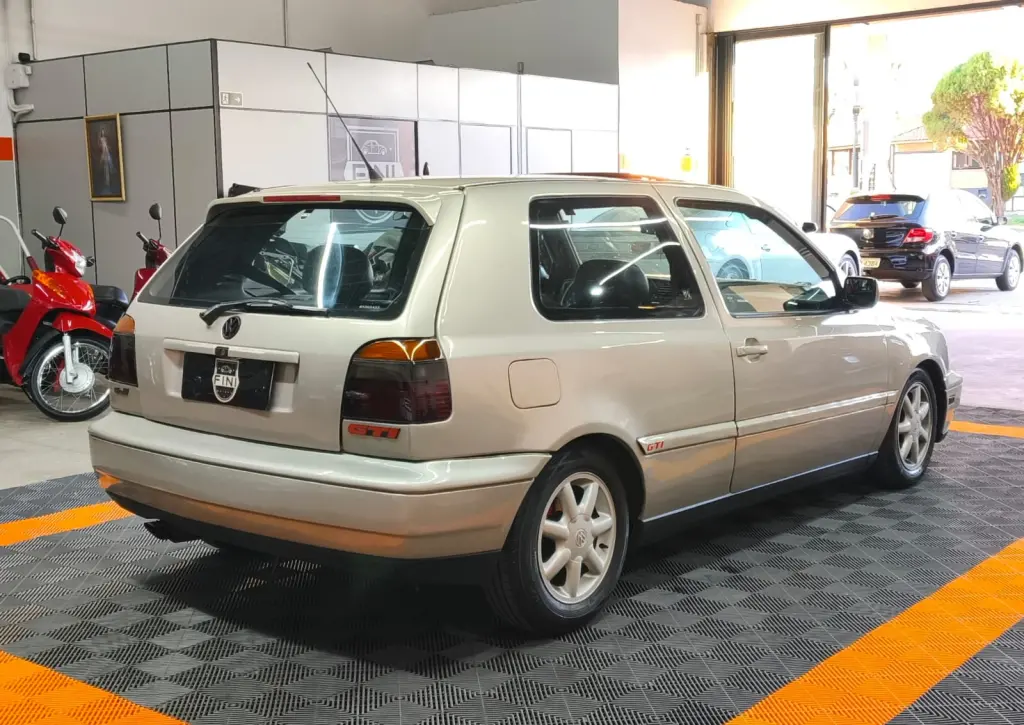 VOLKSWAGEN Golf - Foto