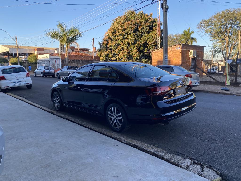 VOLKSWAGEN Jetta - Foto