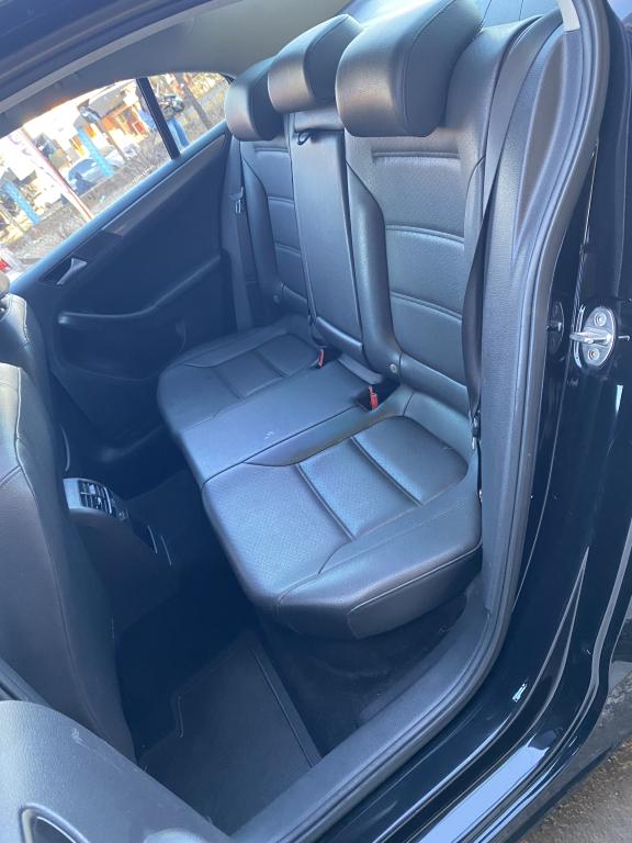 VOLKSWAGEN Jetta - Foto