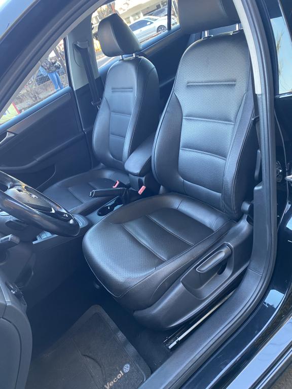 VOLKSWAGEN Jetta - Foto