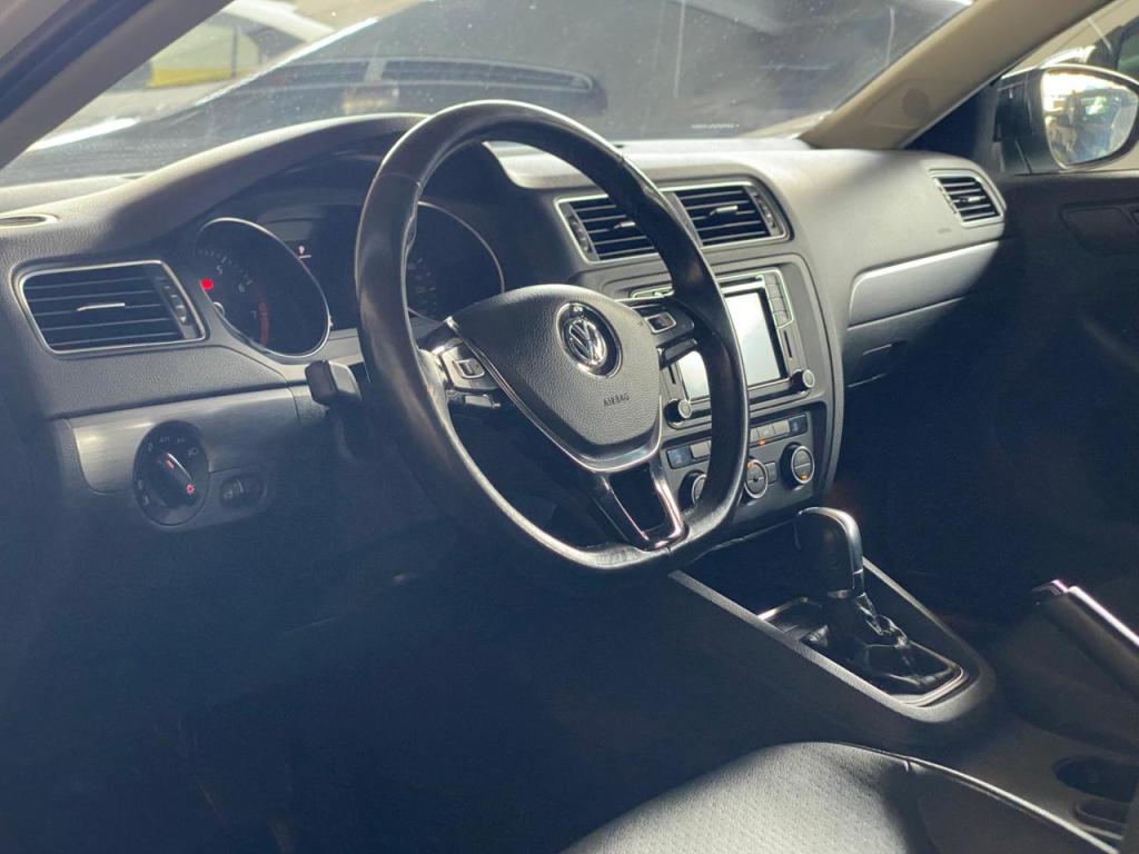 VOLKSWAGEN Jetta - Foto