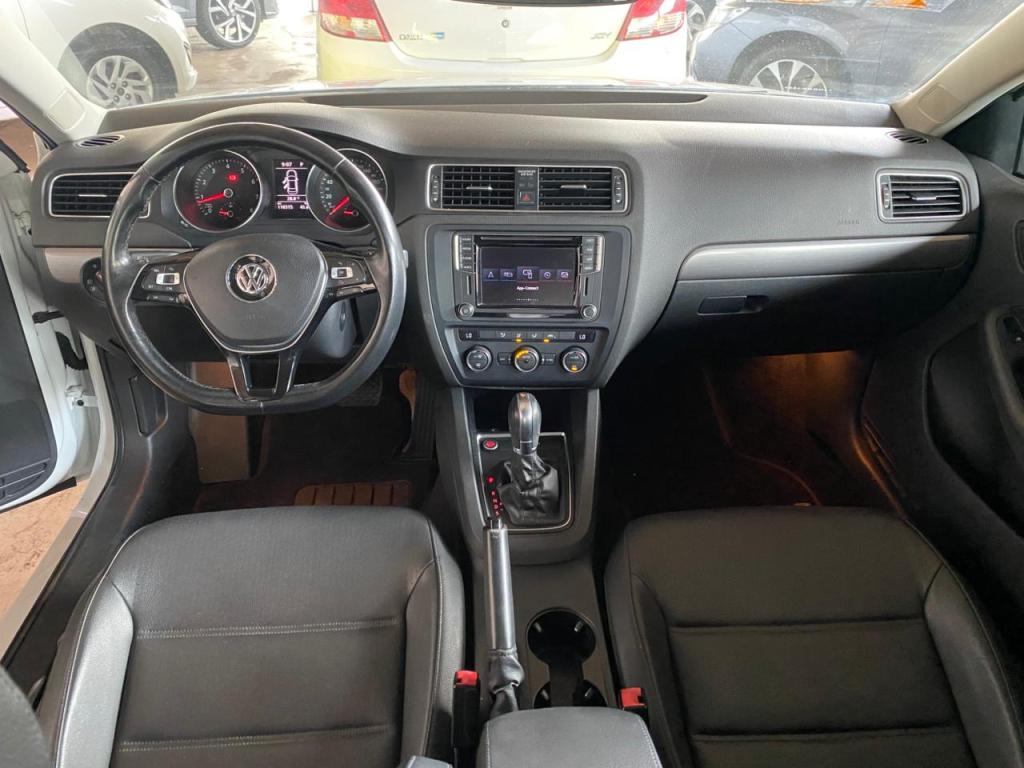 VOLKSWAGEN Jetta - Foto