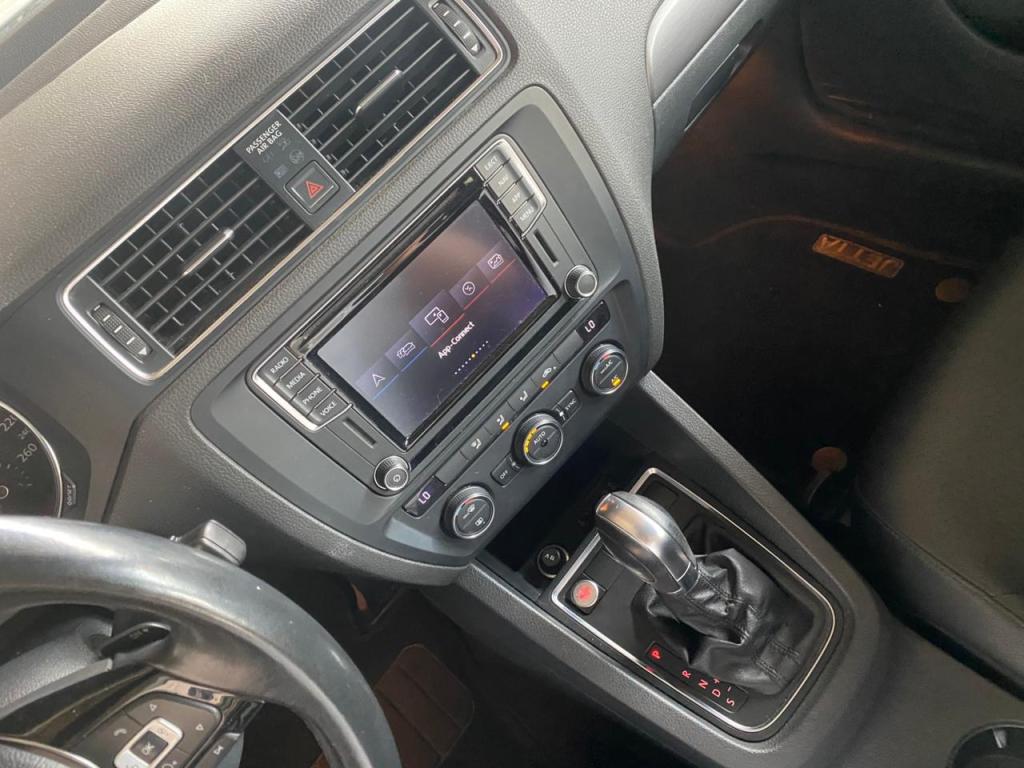 VOLKSWAGEN Jetta - Foto