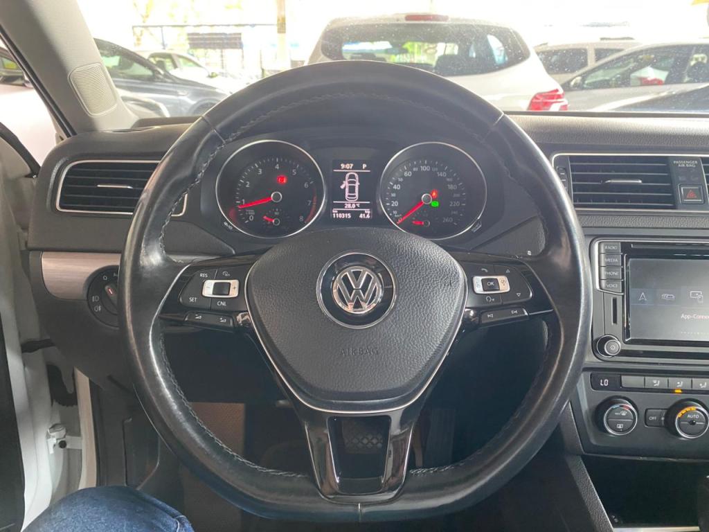 VOLKSWAGEN Jetta - Foto