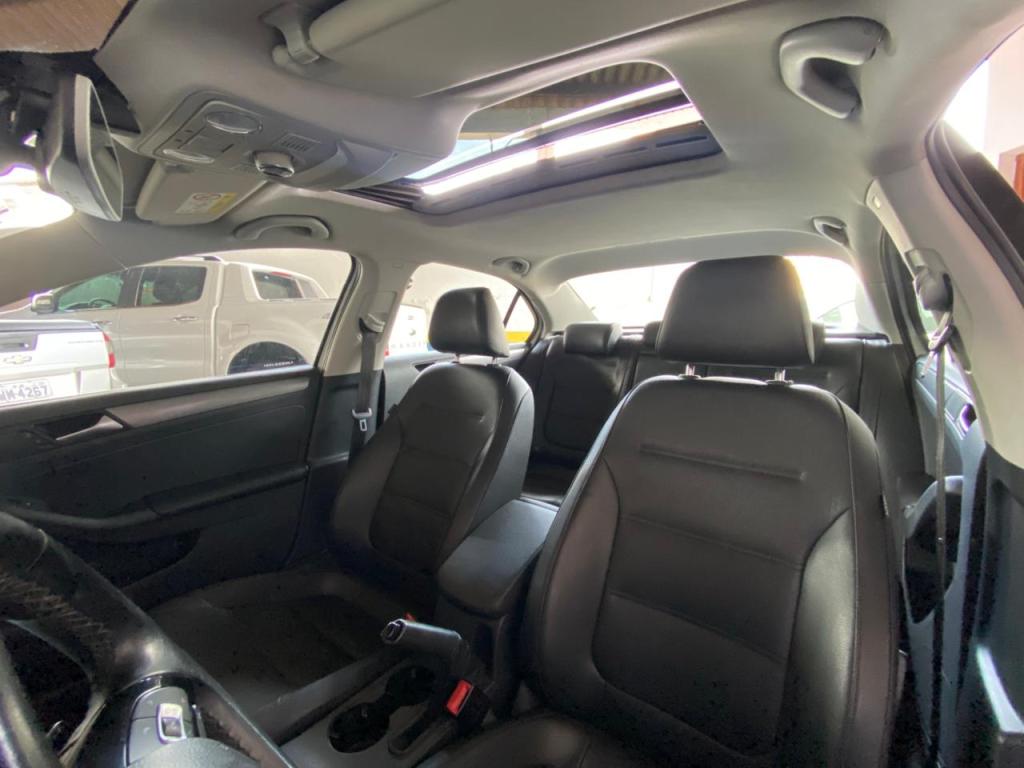 VOLKSWAGEN Jetta - Foto