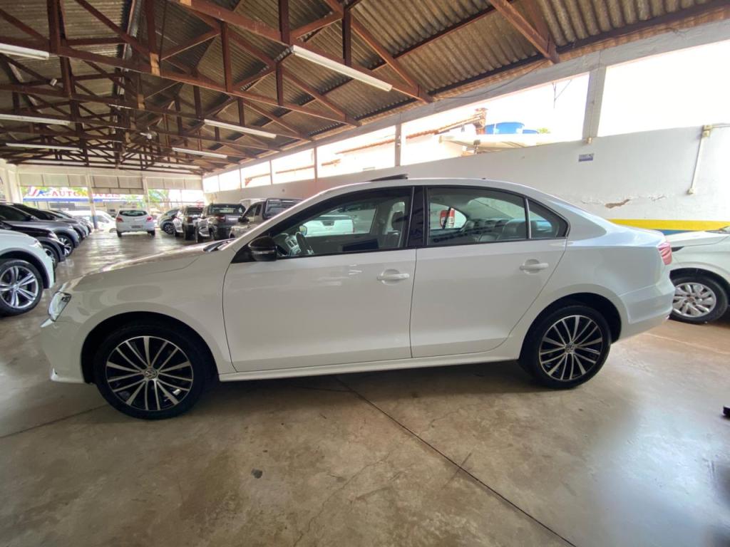 VOLKSWAGEN Jetta - Foto