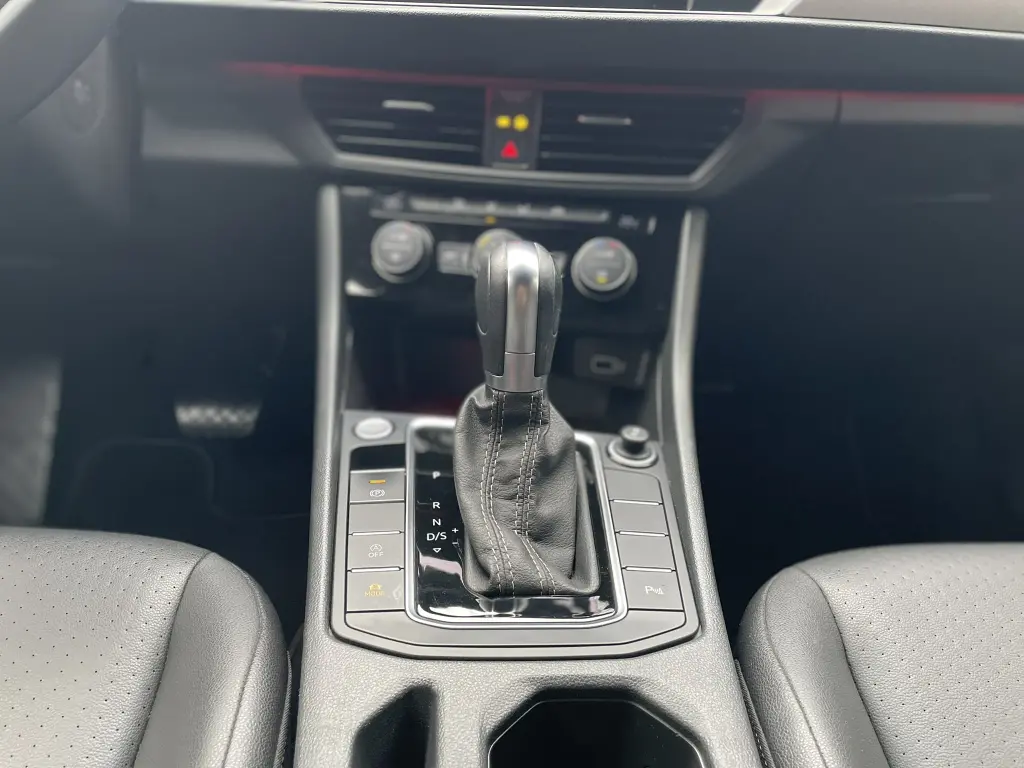 VOLKSWAGEN Jetta - Foto