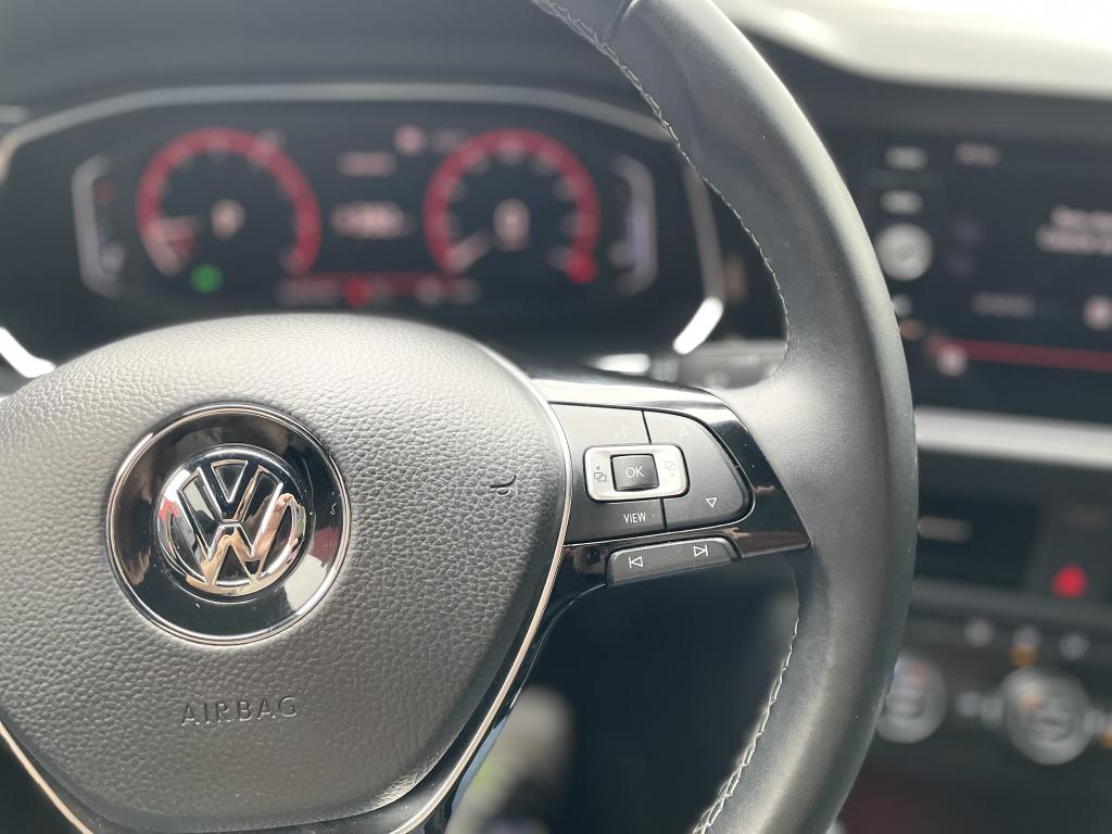 VOLKSWAGEN Jetta - Foto
