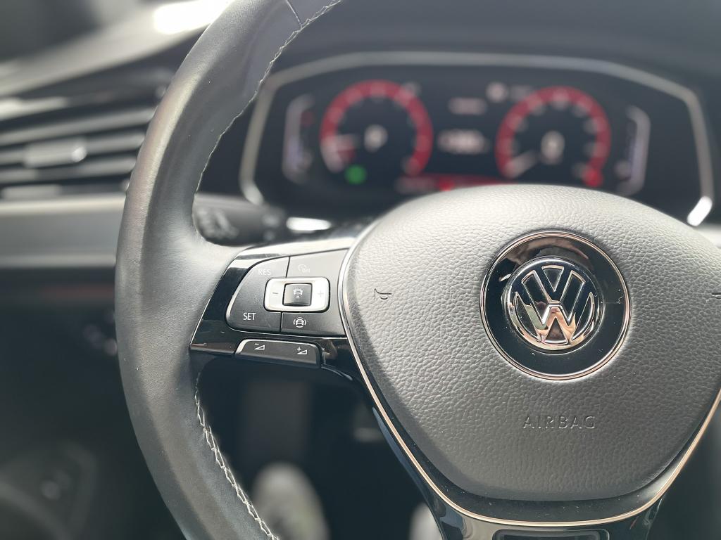VOLKSWAGEN Jetta - Foto