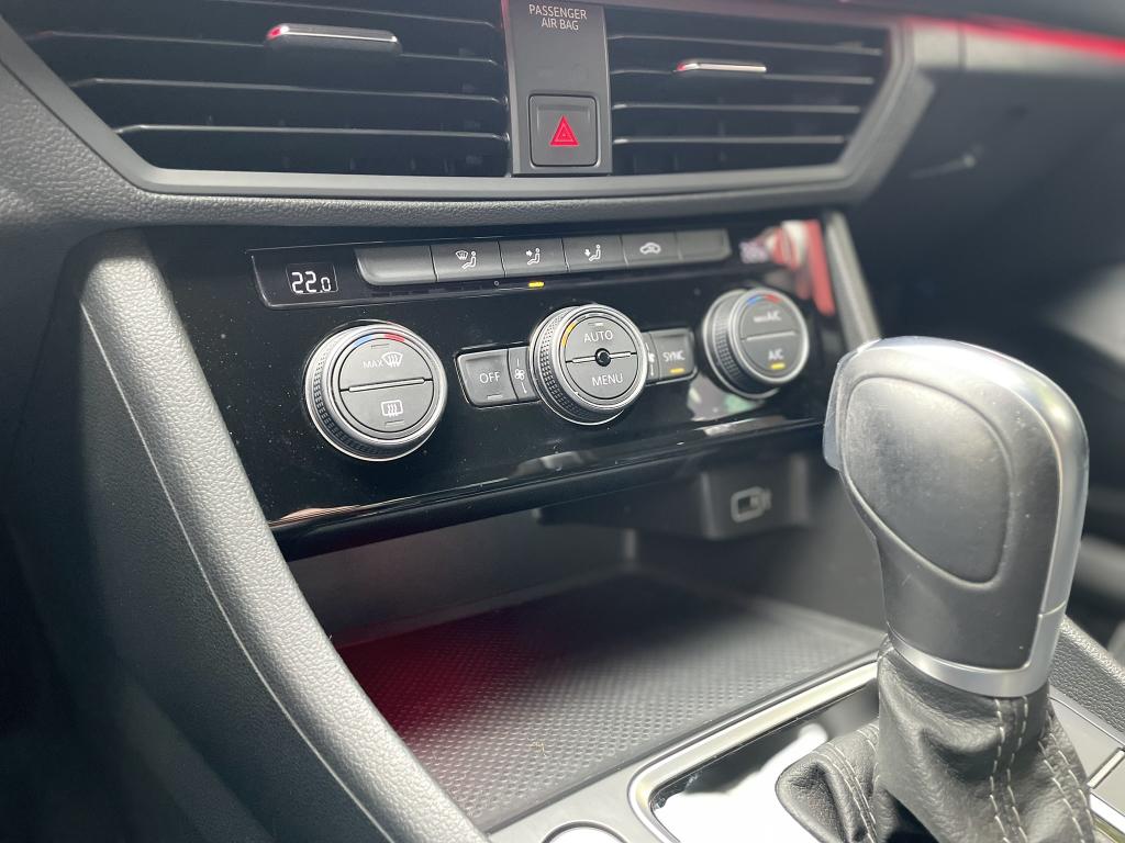 VOLKSWAGEN Jetta - Foto