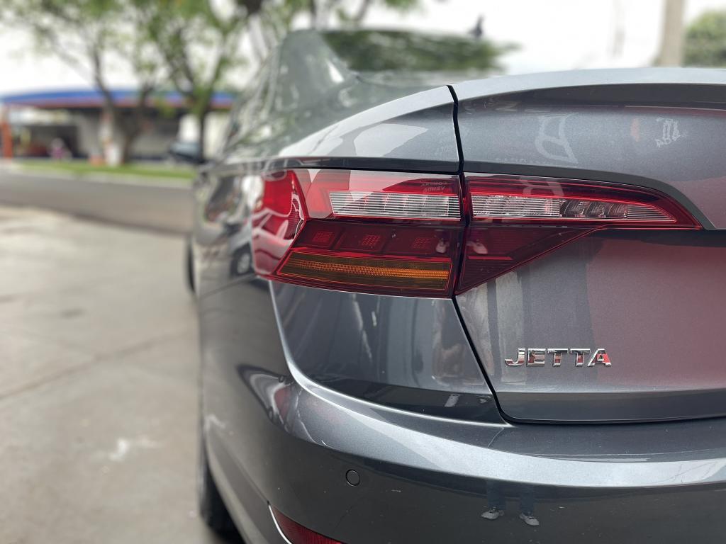 VOLKSWAGEN Jetta - Foto