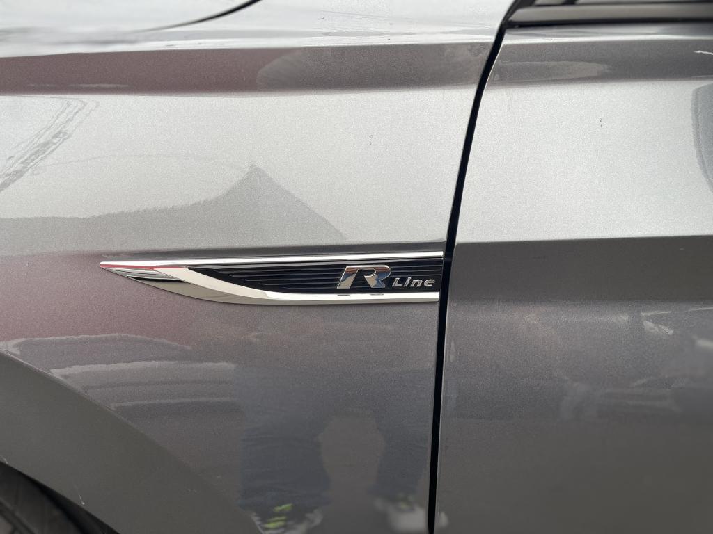 VOLKSWAGEN Jetta - Foto