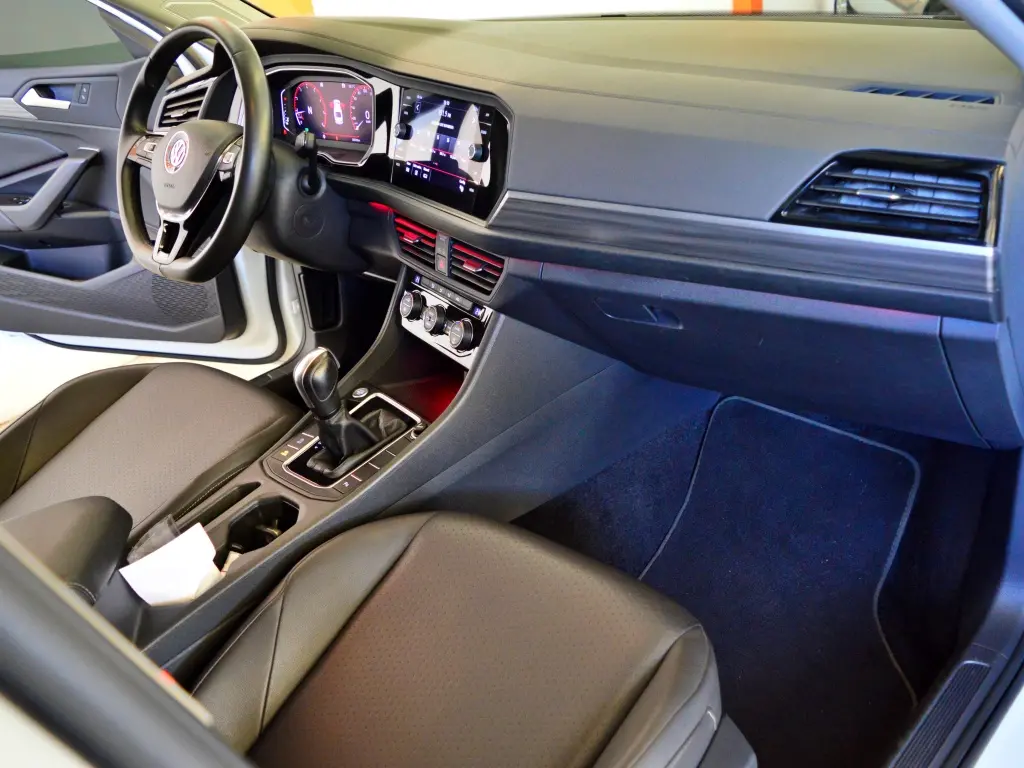 VOLKSWAGEN Jetta - Foto