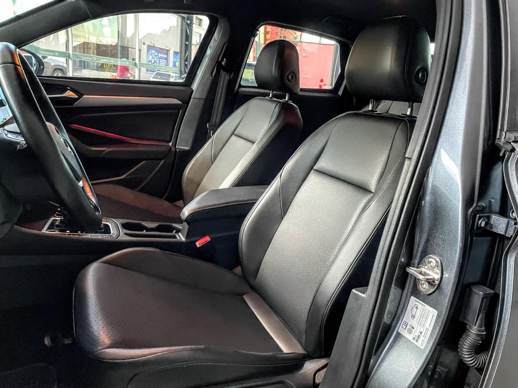 VOLKSWAGEN Jetta - Foto