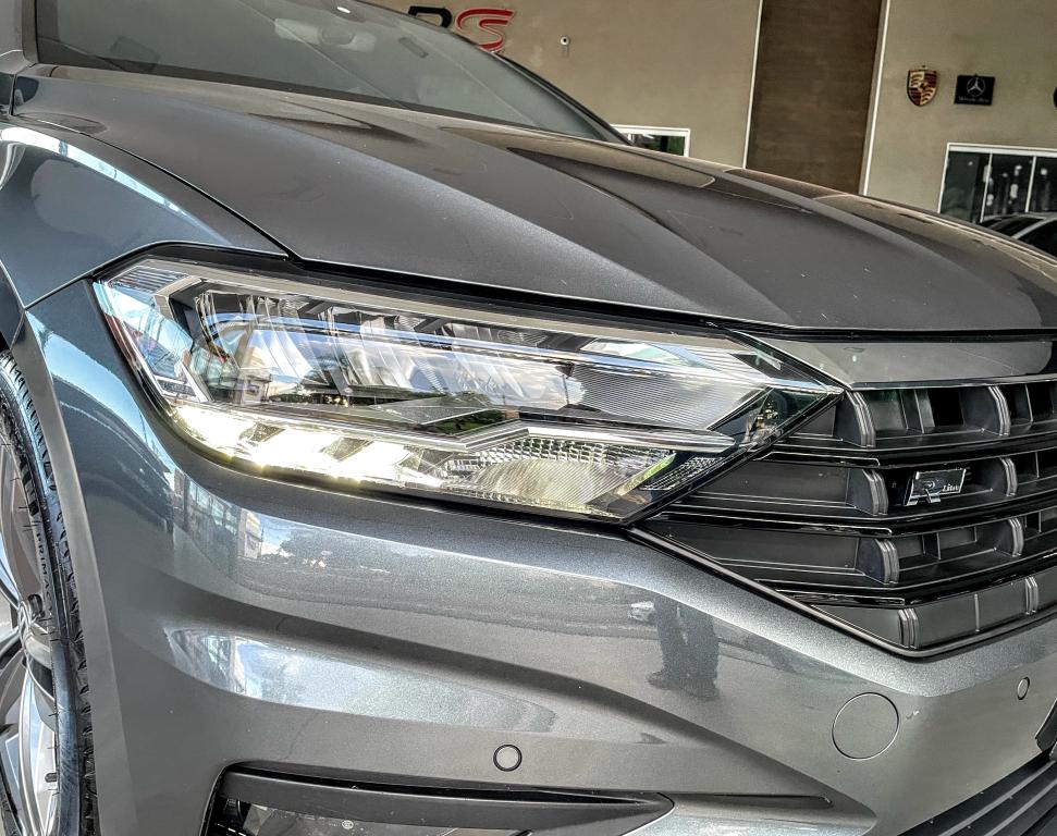 VOLKSWAGEN Jetta - Foto