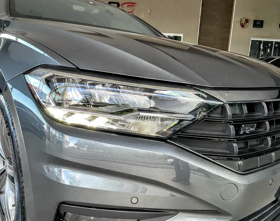 VOLKSWAGEN Jetta - Foto