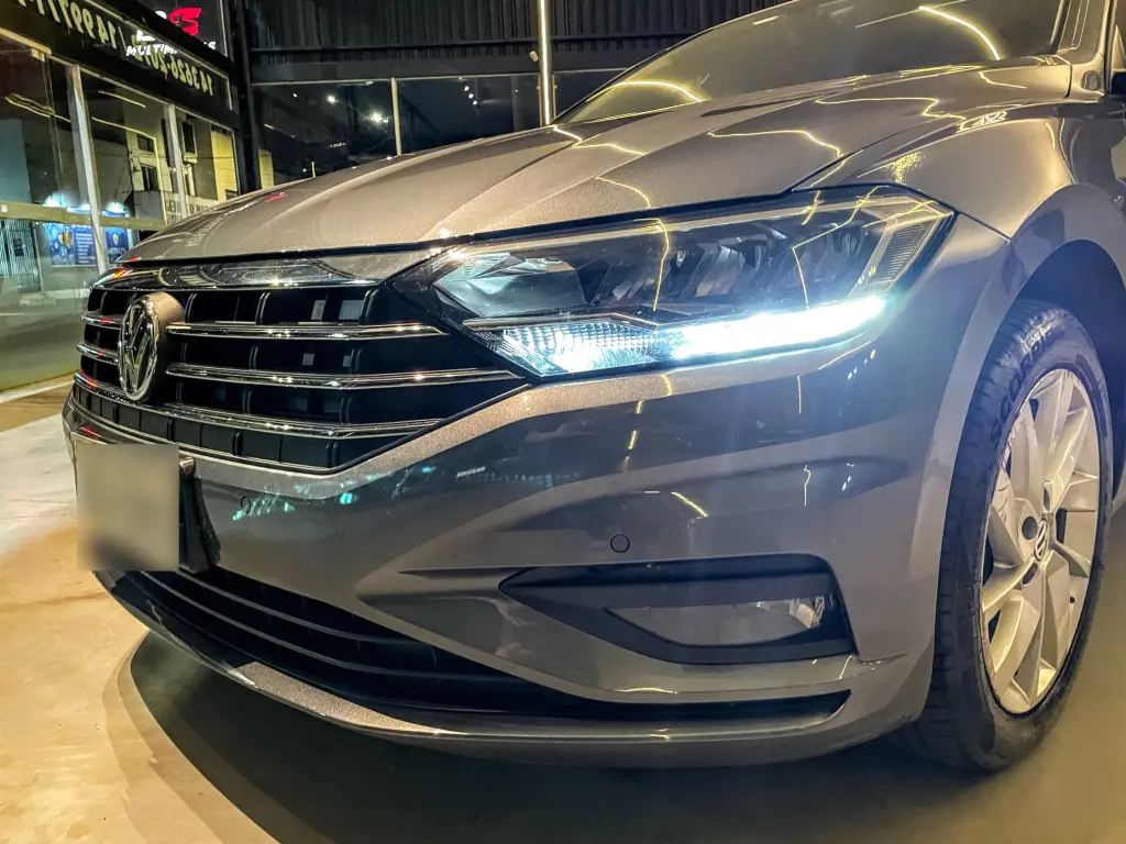 VOLKSWAGEN Jetta - Foto