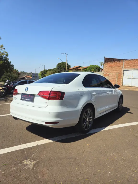 VOLKSWAGEN Jetta - Foto